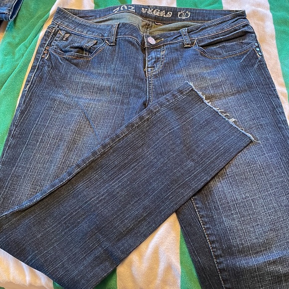 Mid-dark wash skinny Jean - Picture 2 of 5